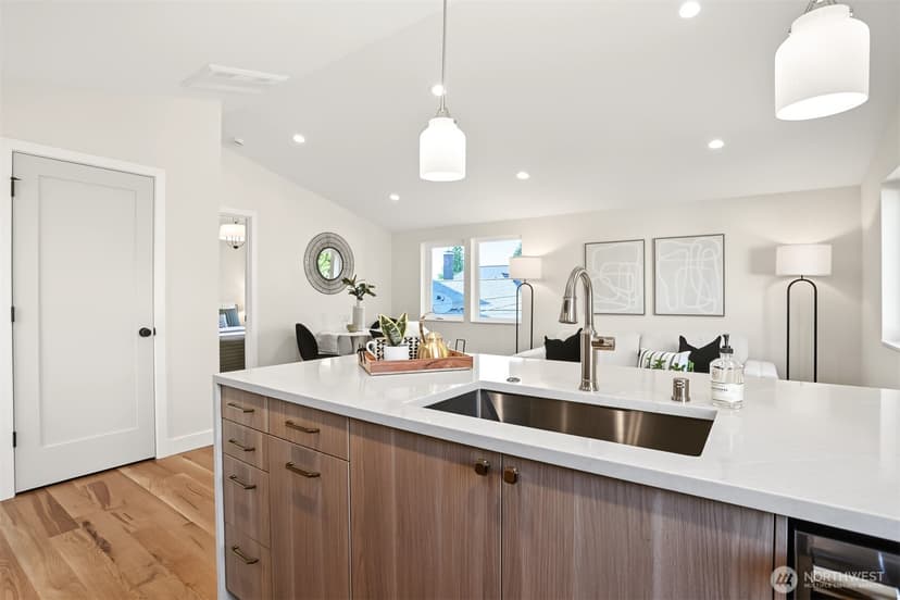 Property photo for 2412 Queen Anne Avenue N, Seattle photo 9