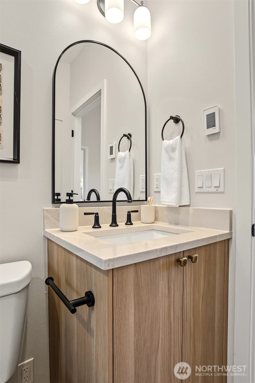 Property photo for 2412 Queen Anne Avenue N, Seattle photo 12