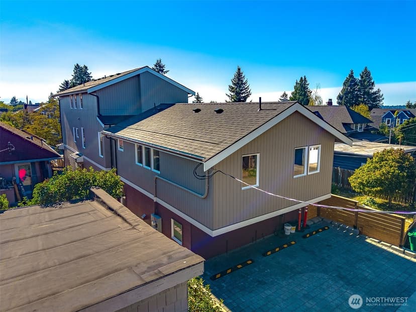 Property photo for 2412 Queen Anne Avenue N, Seattle photo 27