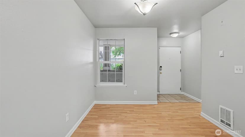 Property photo for 18505 SE Newport Way #B106, Issaquah photo 6