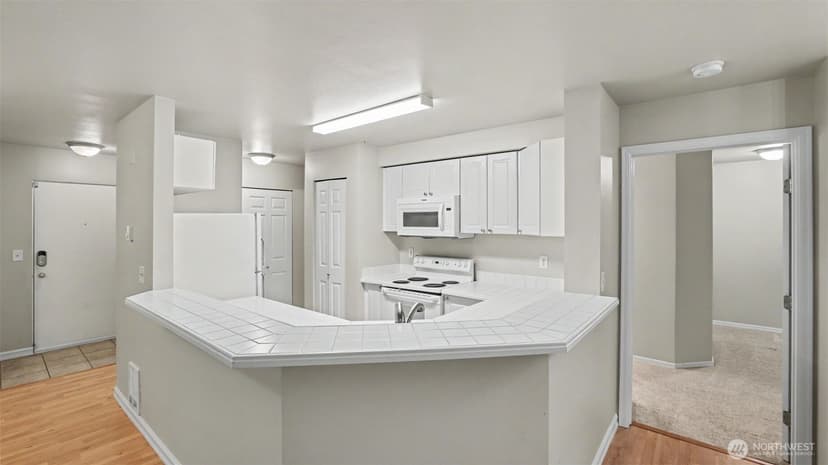 Property photo for 18505 SE Newport Way #B106, Issaquah photo 11