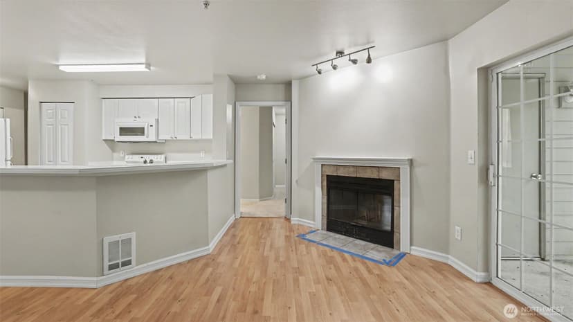 Property photo for 18505 SE Newport Way #B106, Issaquah photo 10