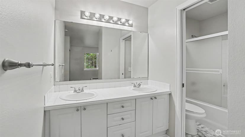 Property photo for 18505 SE Newport Way #B106, Issaquah photo 17