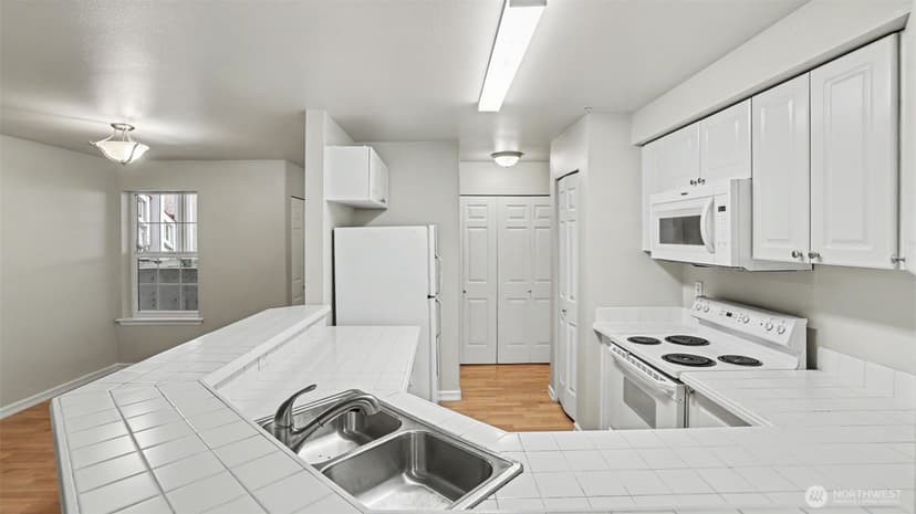 Property photo for 18505 SE Newport Way #B106, Issaquah photo 12