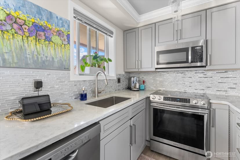 Property photo for 334 Lakeside Avenue S #406, Seattle photo 11