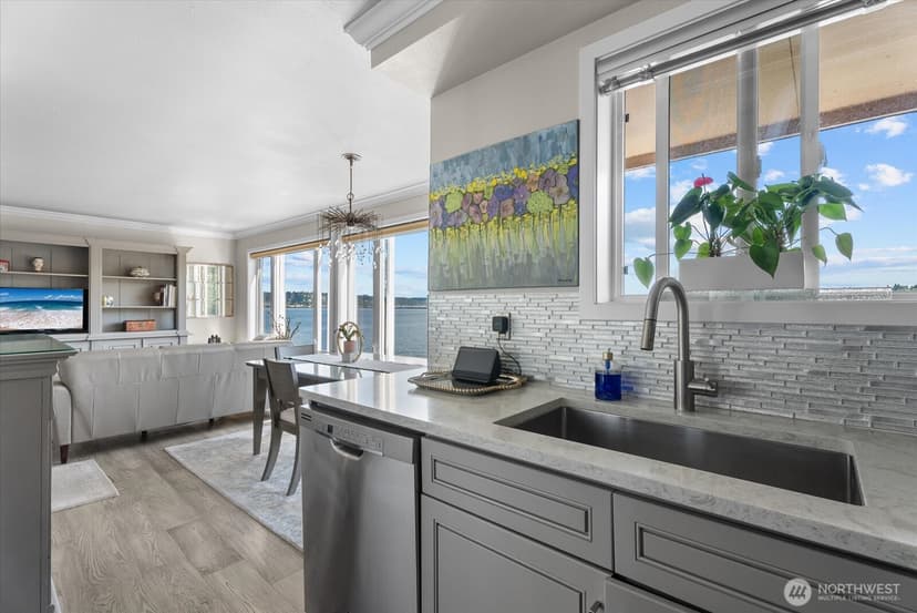 Property photo for 334 Lakeside Avenue S #406, Seattle photo 12