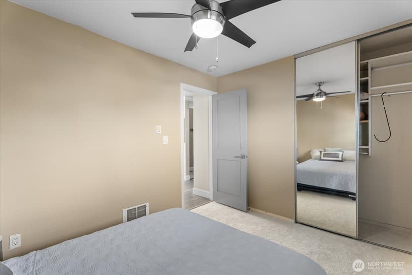 Property photo for 334 Lakeside Avenue S #406, Seattle photo 19