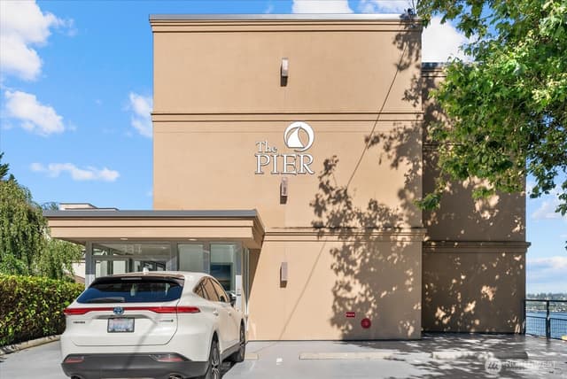 Property photo for 334 Lakeside Avenue S #406, Seattle photo 2