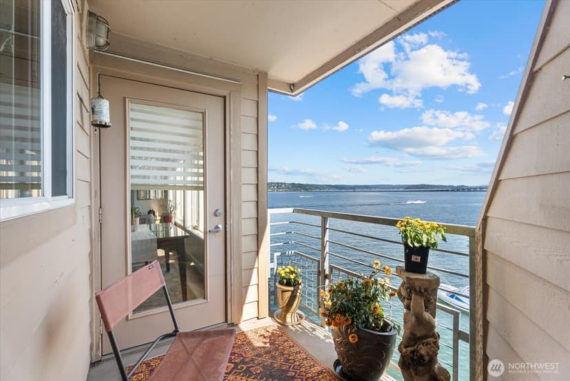 Property photo for 334 Lakeside Avenue S #406, Seattle photo 13