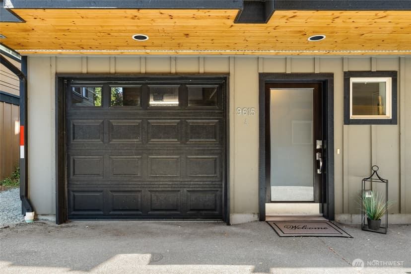 Property photo for 9615 Roosevelt Way NE #A, Seattle photo 28