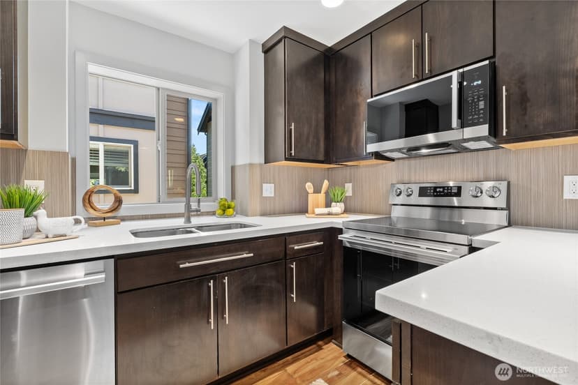 Property photo for 9615 Roosevelt Way NE #A, Seattle photo 10