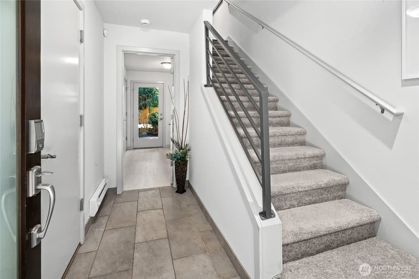 Property photo for 9615 Roosevelt Way NE #A, Seattle photo 23