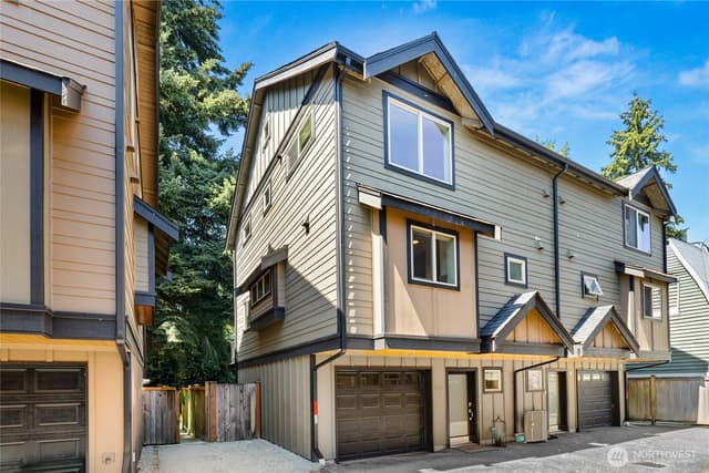 Property photo for 9615 Roosevelt Way NE #A, Seattle photo 2