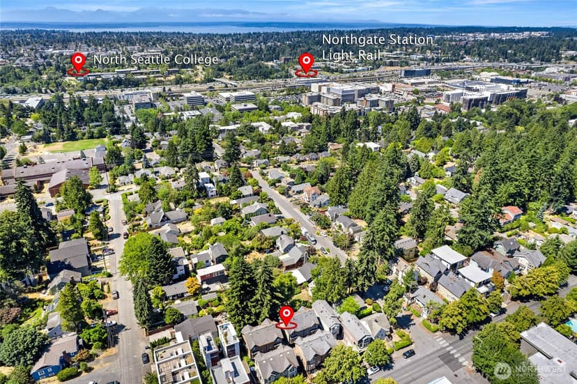 Property photo for 9615 Roosevelt Way NE #A, Seattle photo 35