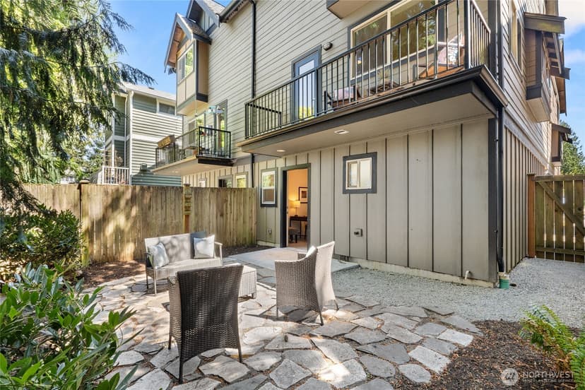 Property photo for 9615 Roosevelt Way NE #A, Seattle photo 29