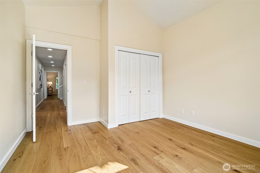 Property photo for 700 6th Avenue NW, Issaquah photo 24