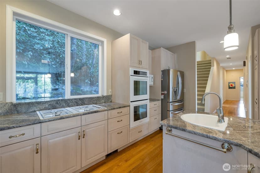 Property photo for 9701 SE 5th St, Bellevue photo 10