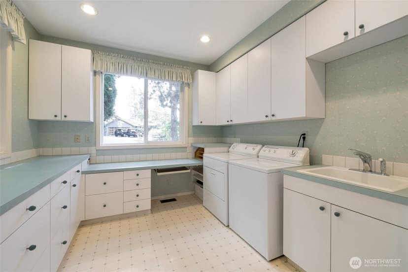 Property photo for 9701 SE 5th St, Bellevue photo 14