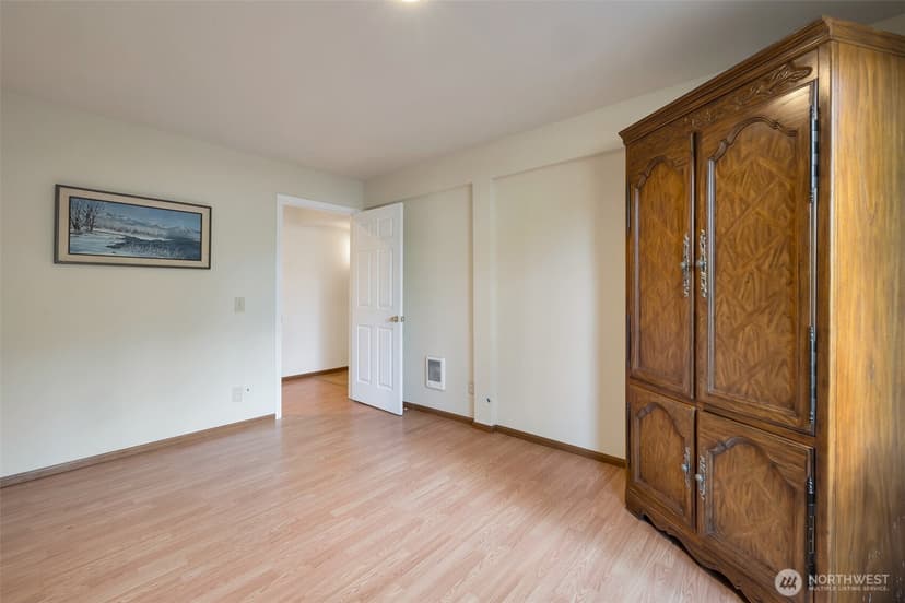 Property photo for 9701 SE 5th St, Bellevue photo 27