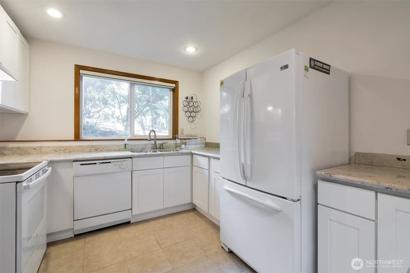 Property photo for 9701 SE 5th St, Bellevue photo 33