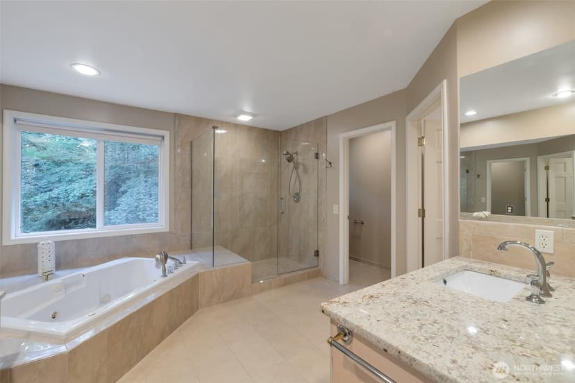Property photo for 9701 SE 5th St, Bellevue photo 19