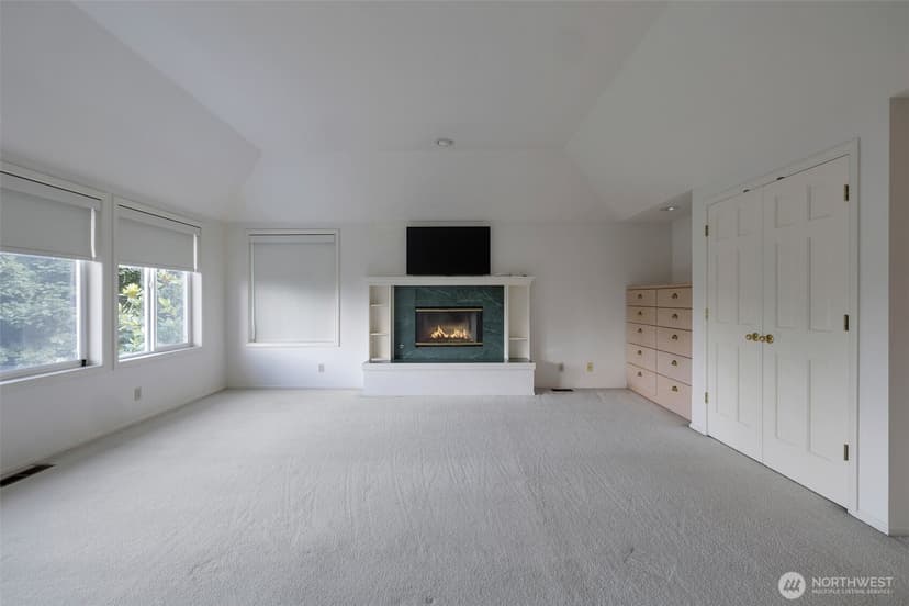 Property photo for 9701 SE 5th St, Bellevue photo 18