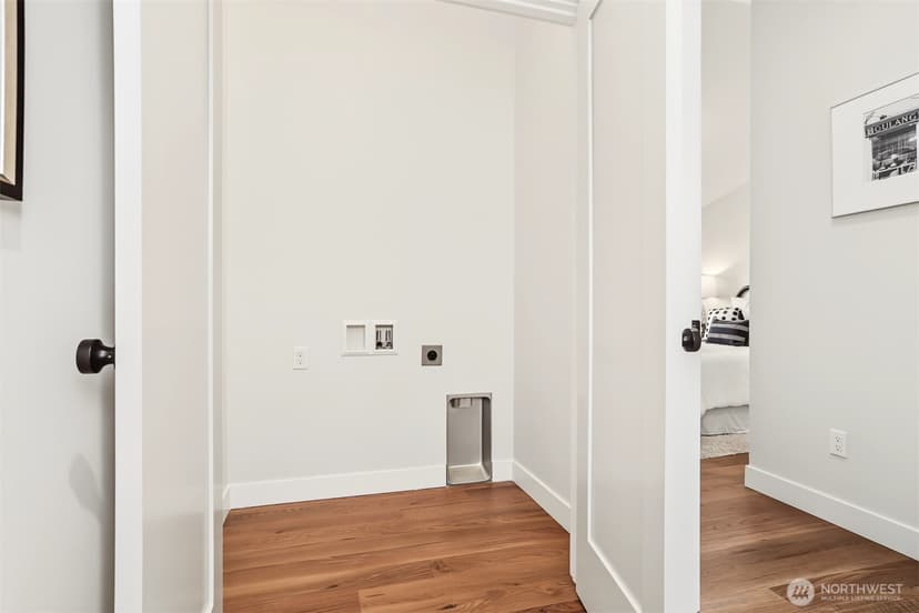 Property photo for 2414 Queen Anne Avenue N #B, Seattle photo 17