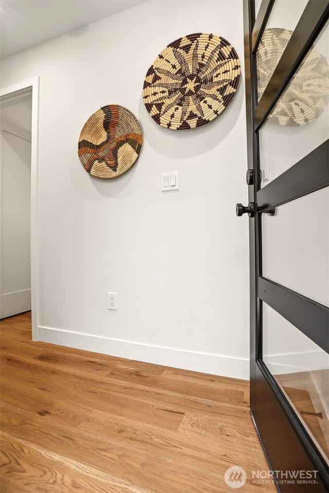 Property photo for 2414 Queen Anne Avenue N #B, Seattle photo 2