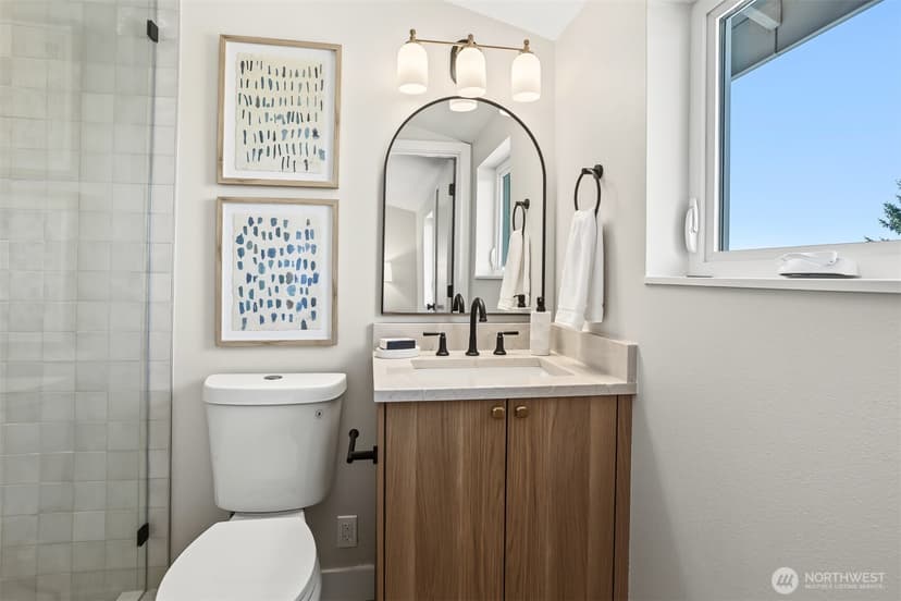 Property photo for 2414 Queen Anne Avenue N #B, Seattle photo 11