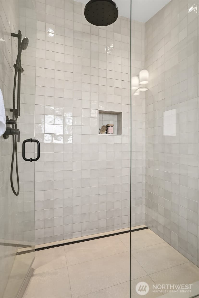 Property photo for 2414 Queen Anne Avenue N #B, Seattle photo 12
