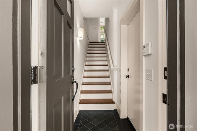 Property photo for 1917 8th Avenue W #B, Seattle photo 4