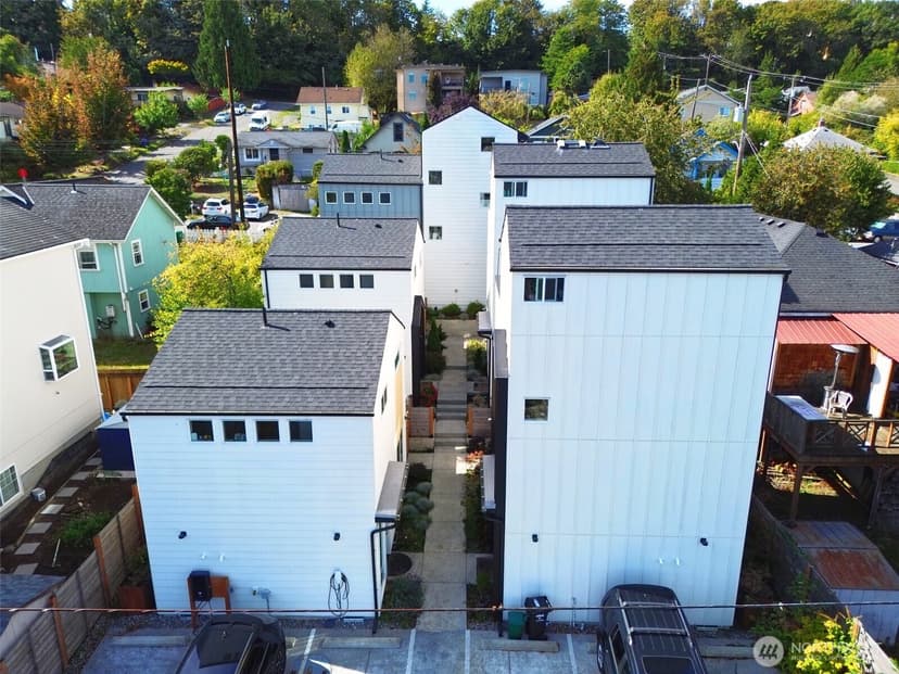 Property photo for 1916 18th Avenue S #B, Seattle photo 2