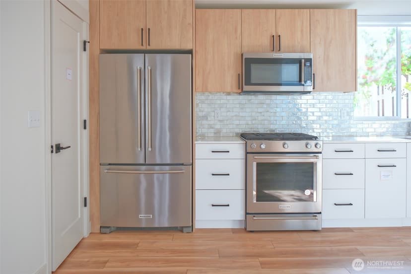 Property photo for 1916 18th Avenue S #B, Seattle photo 9