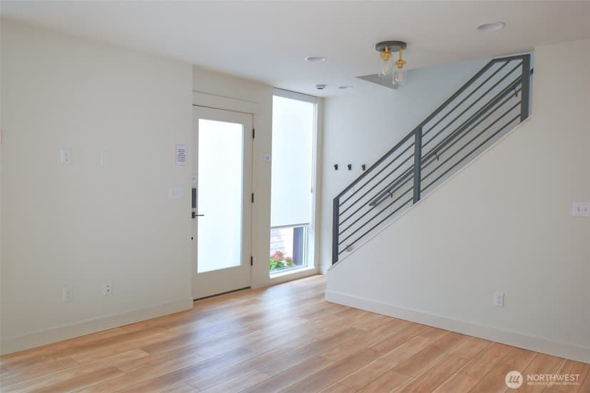 Property photo for 1916 18th Avenue S #B, Seattle photo 6