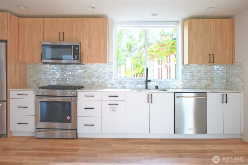 Property photo for 1916 18th Avenue S #B, Seattle photo 10