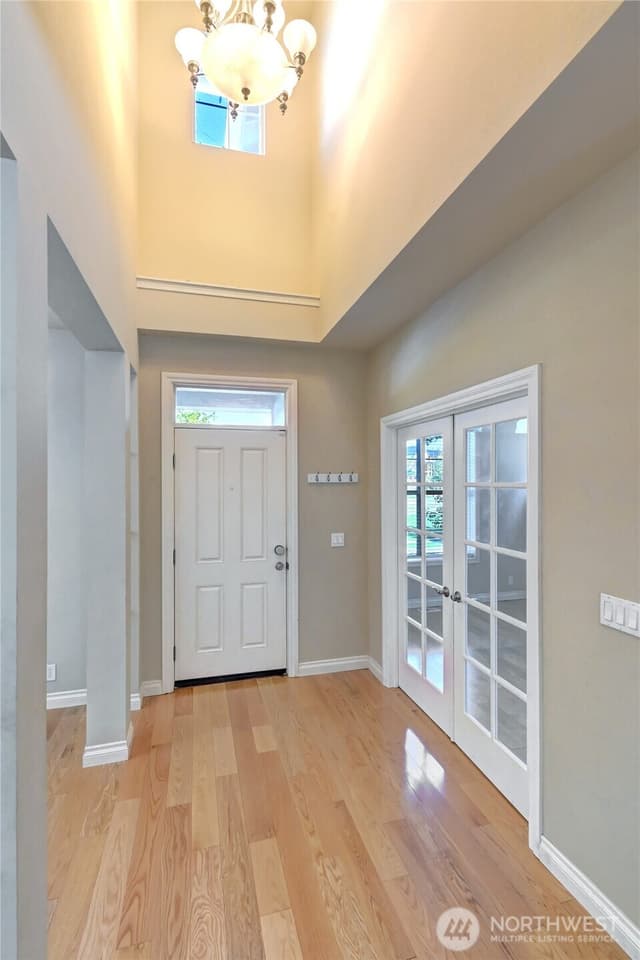 Property photo for 18947 NE 68th Street, Redmond photo 2