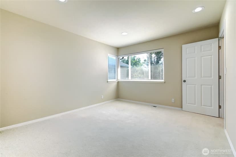 Property photo for 18947 NE 68th Street, Redmond photo 35