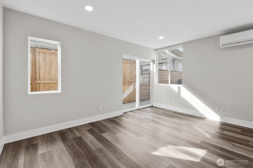 Property photo for 503 NE 42nd Street, Seattle photo 8