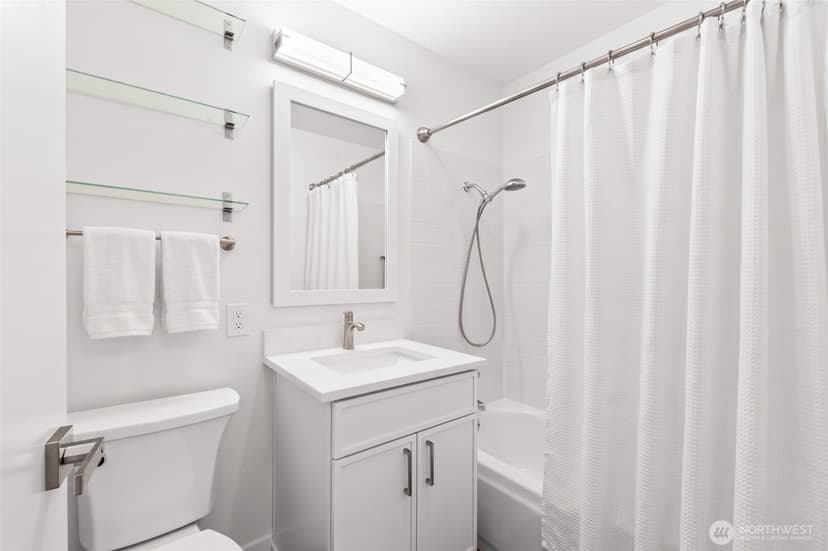 Property photo for 3423 W Government Way #8, Seattle photo 10