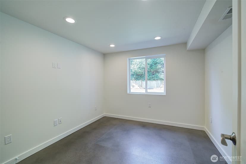 Property photo for 322 NW 200th Street, Shoreline photo 35