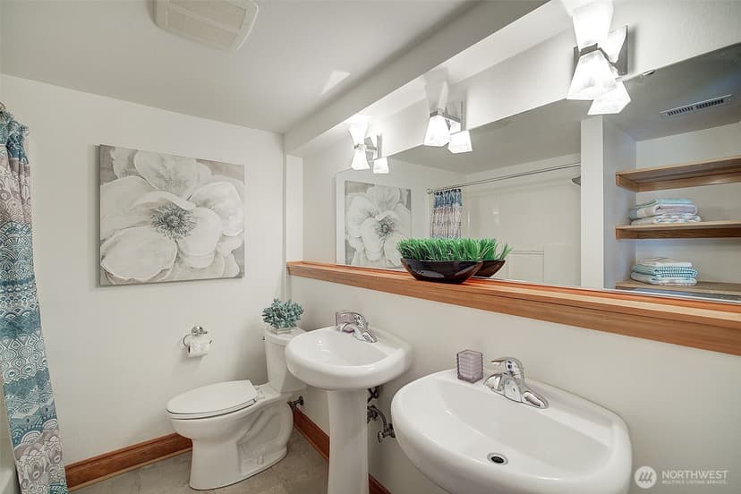 Property photo for 322 NW 200th Street, Shoreline photo 31