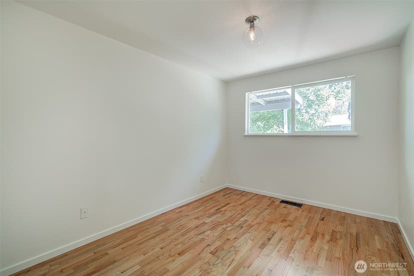 Property photo for 322 NW 200th Street, Shoreline photo 19