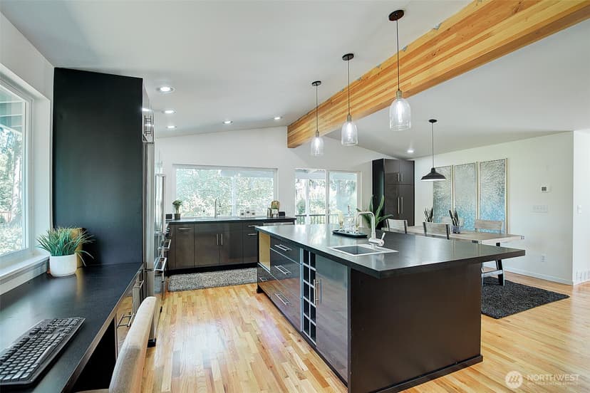 Property photo for 322 NW 200th Street, Shoreline photo 8