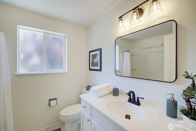 Property photo for 322 NW 200th Street, Shoreline photo 20