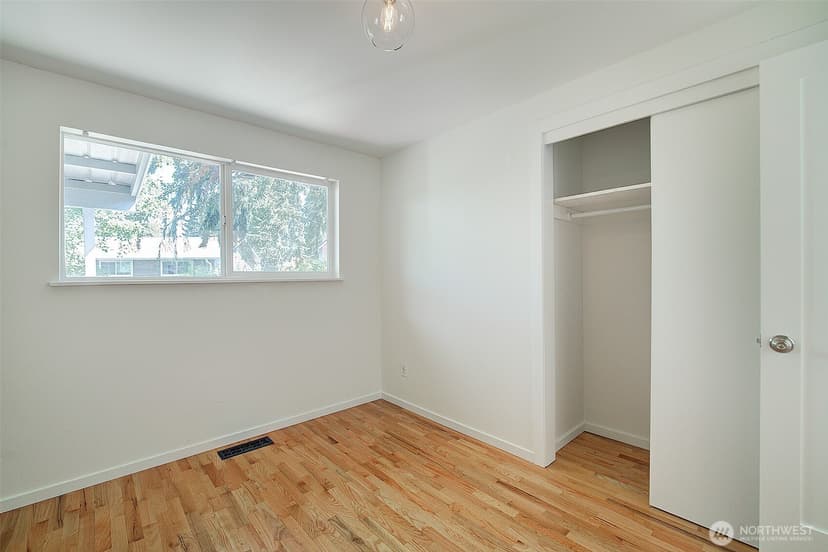Property photo for 322 NW 200th Street, Shoreline photo 21