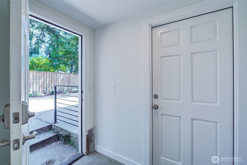 Property photo for 322 NW 200th Street, Shoreline photo 16