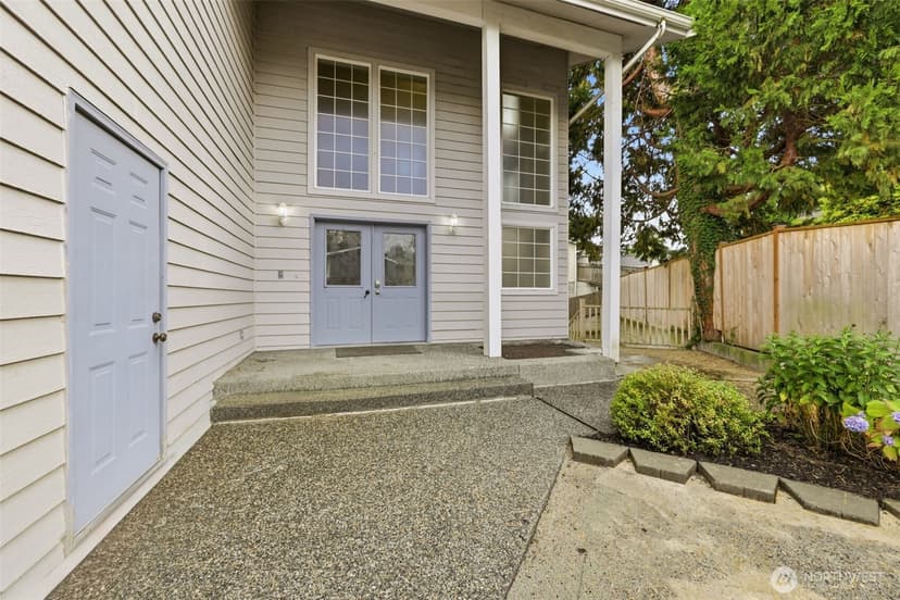 Property photo for 4729 Seahurst Avenue, Everett photo 2