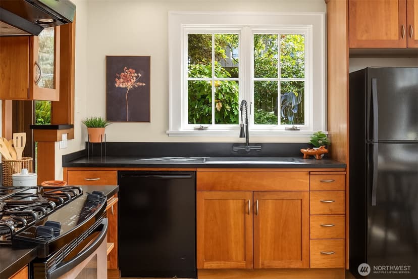 Property photo for 4920 51st Avenue S, Seattle photo 6