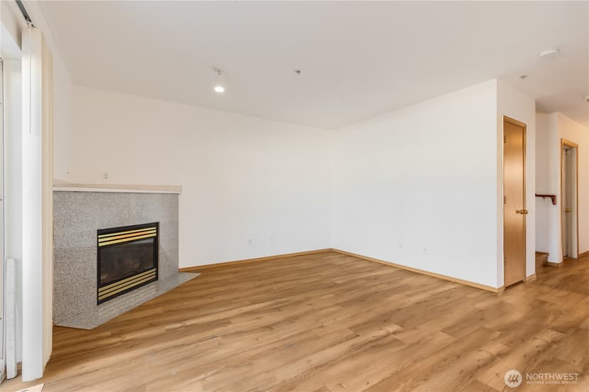 Property photo for 15815 Admiralty Way #C4, Lynnwood photo 7