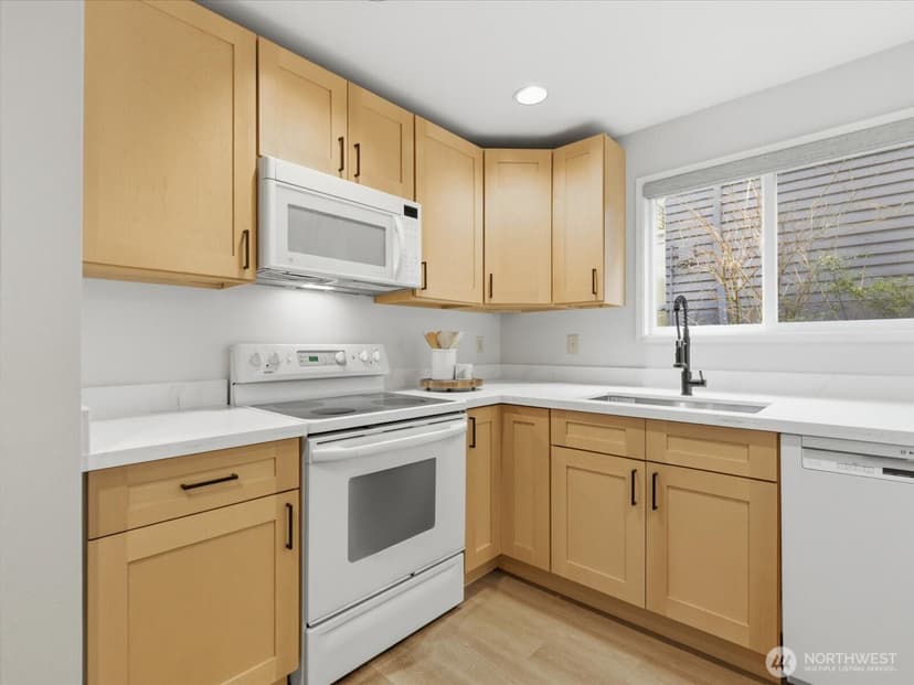 Property photo for 1400 Taylor Avenue N #201, Seattle photo 7